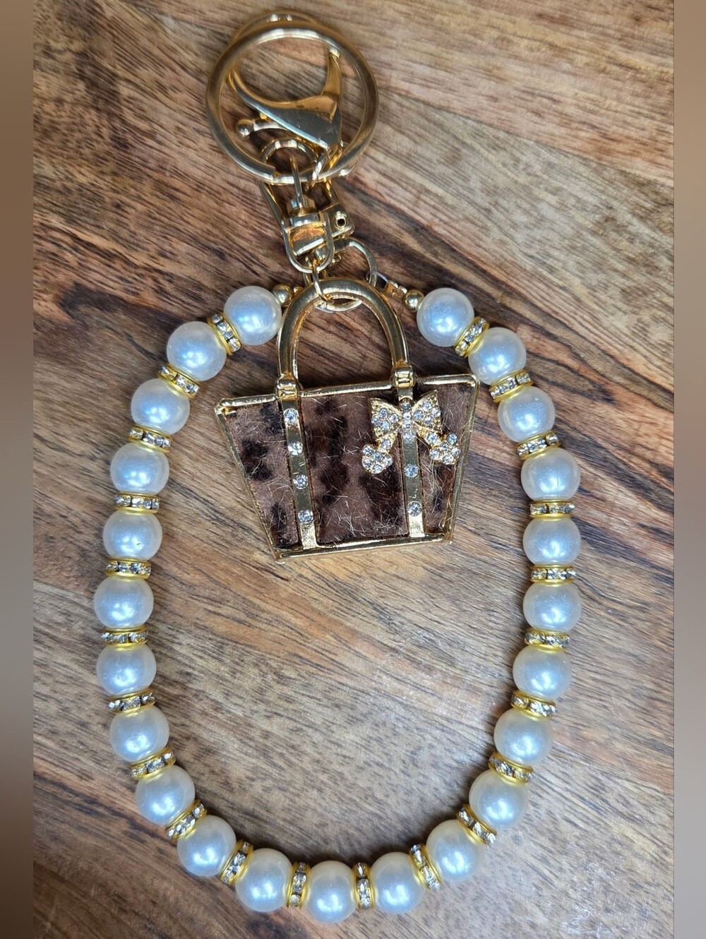 Pearl Wristlet Keychain with Gold-tone Soft & Fuzy Leopard Print Purse Charm!